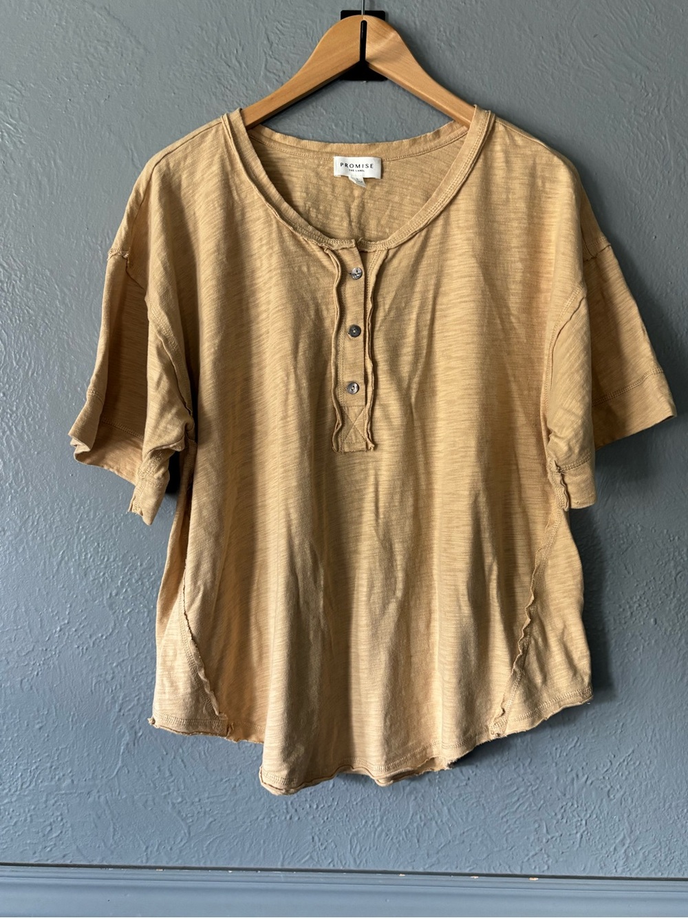 Promise Label Oversized Exposed Seam Henley Tee Camel Brown Cotton Top Size L